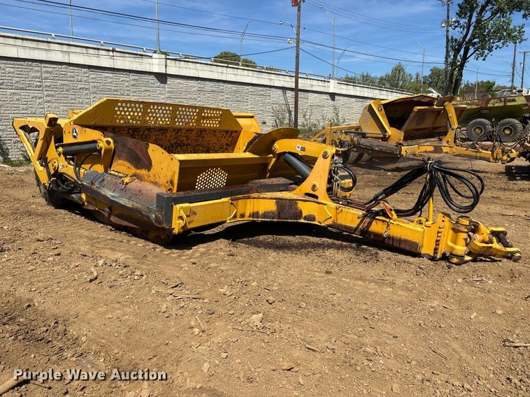 image for item DT0153 John Deere 1812C scraper