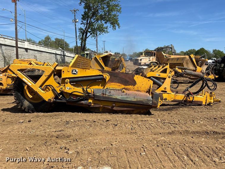 image for item DT0153 John Deere 1812C scraper