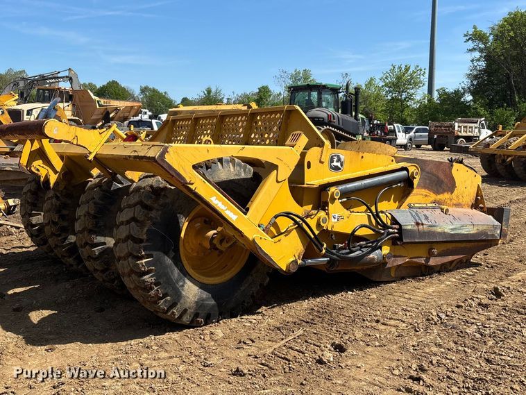 image for item DT0153 John Deere 1812C scraper