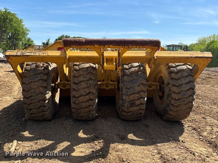 image for item DT0153 John Deere 1812C scraper