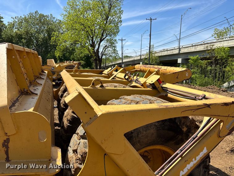 image for item DT0153 John Deere 1812C scraper