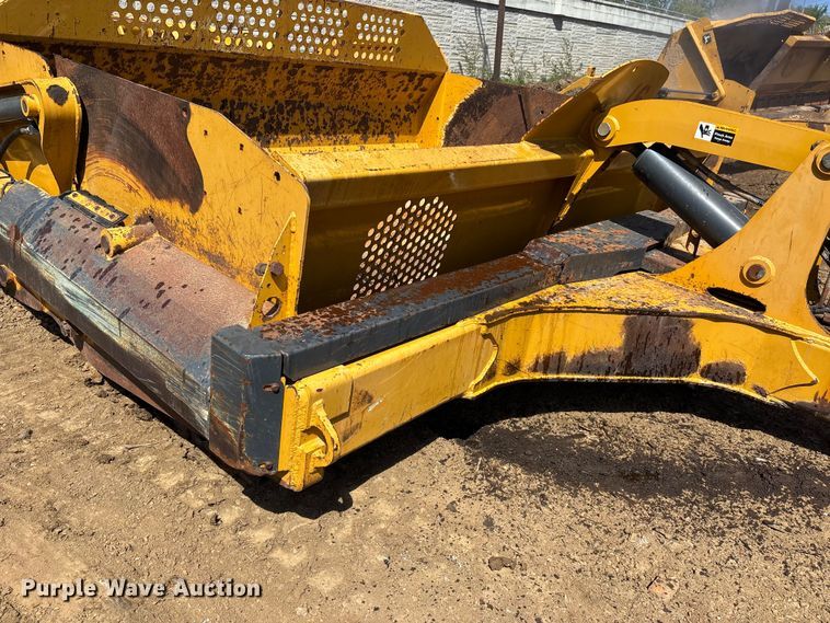 image for item DT0153 John Deere 1812C scraper