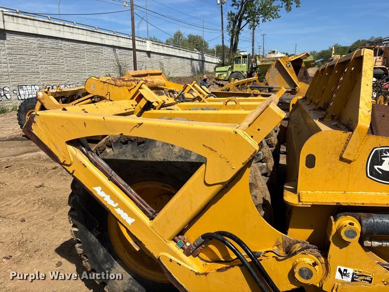 image for item DT0153 John Deere 1812C scraper