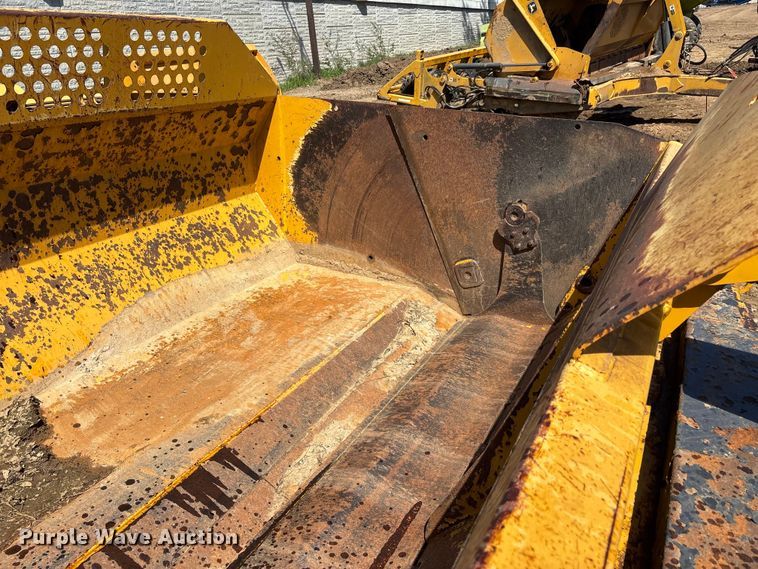 image for item DT0153 John Deere 1812C scraper