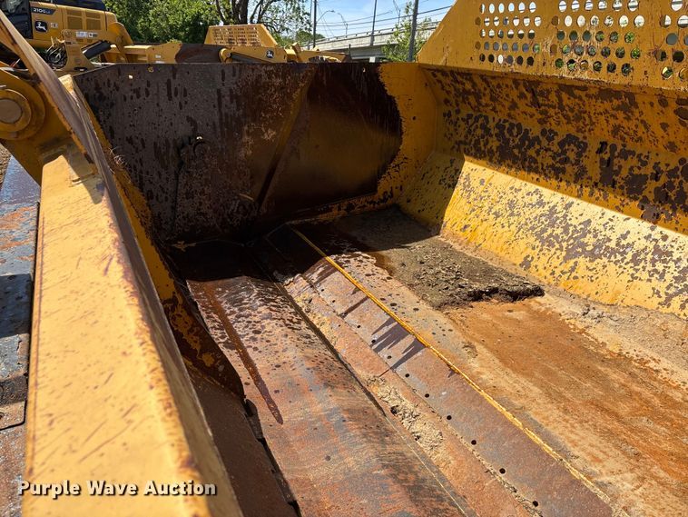 image for item DT0153 John Deere 1812C scraper