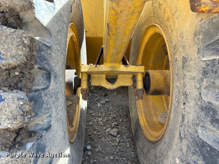 image for item DT0153 John Deere 1812C scraper