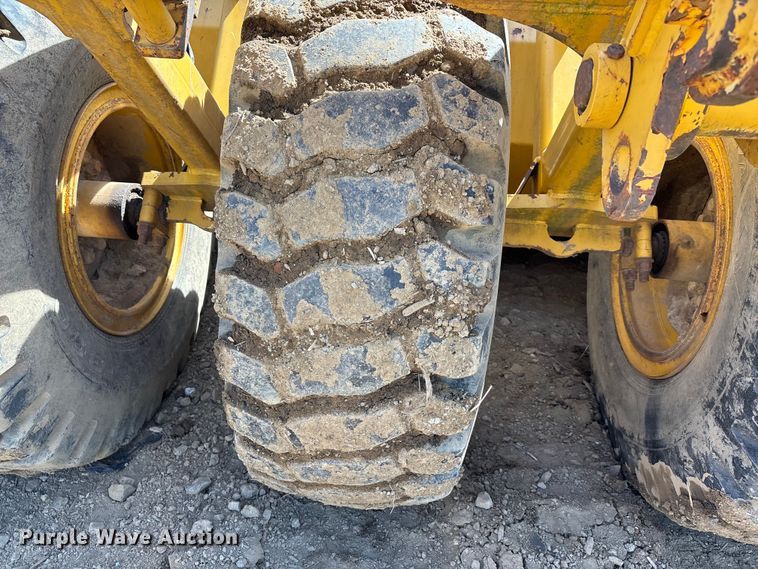 image for item DT0153 John Deere 1812C scraper