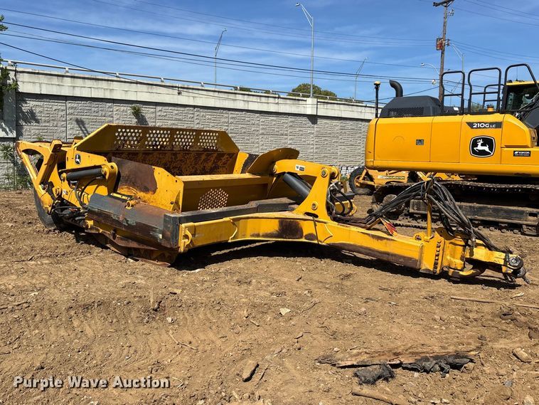 image for item DT0154 John Deere 1812C scraper