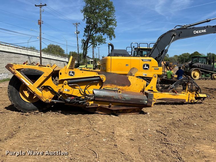 image for item DT0154 John Deere 1812C scraper