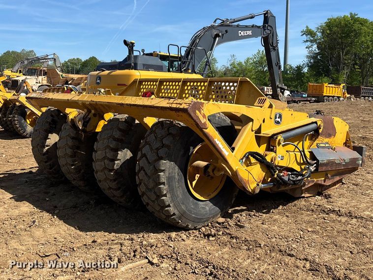 image for item DT0154 John Deere 1812C scraper