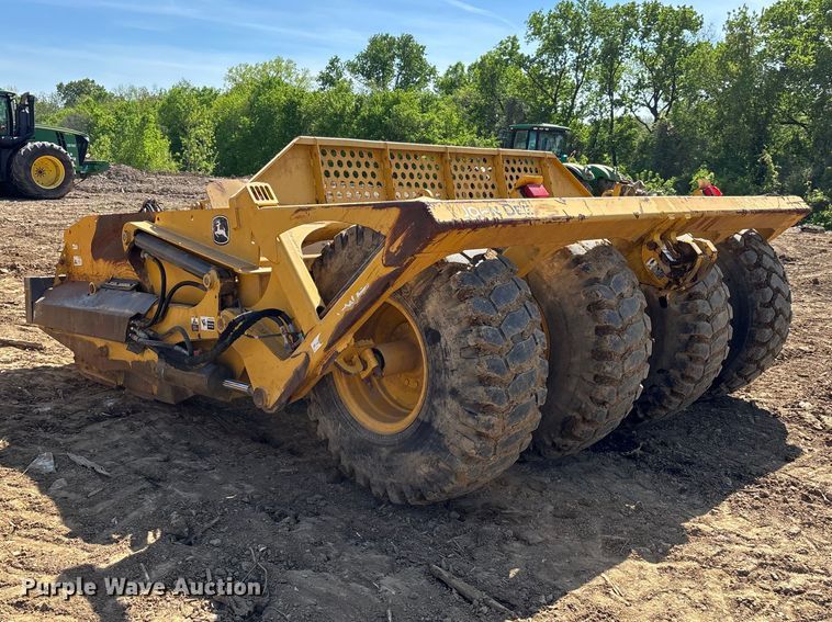 image for item DT0154 John Deere 1812C scraper