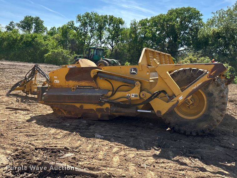 image for item DT0154 John Deere 1812C scraper