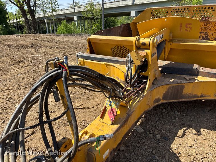 image for item DT0154 John Deere 1812C scraper