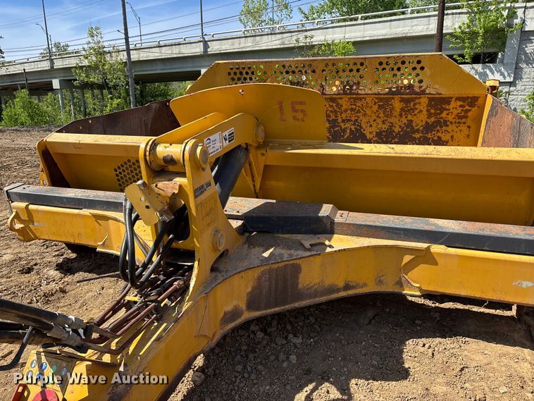 image for item DT0154 John Deere 1812C scraper