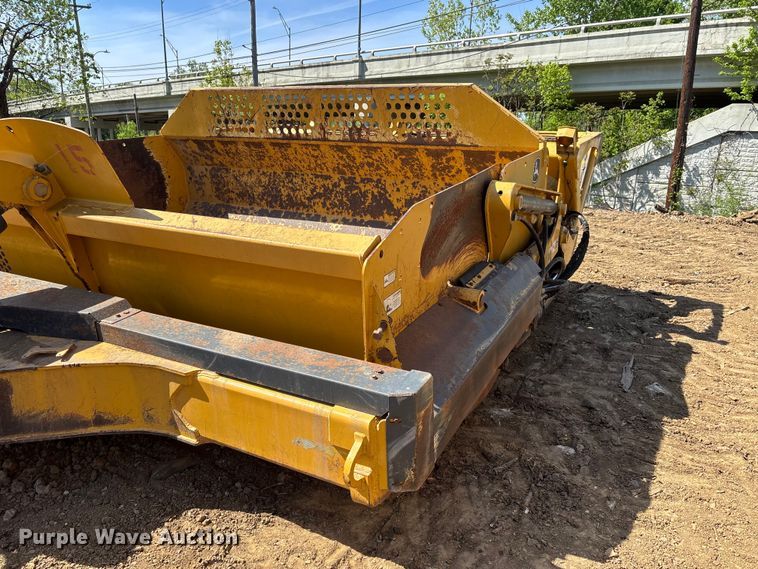 image for item DT0154 John Deere 1812C scraper