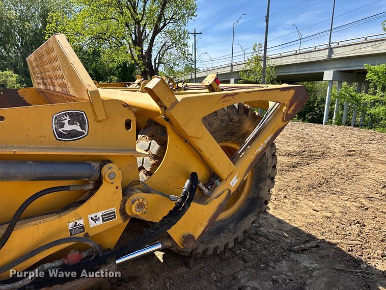 image for item DT0154 John Deere 1812C scraper