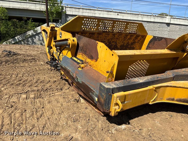image for item DT0154 John Deere 1812C scraper