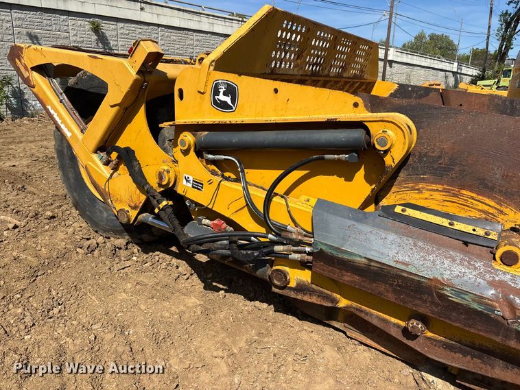 image for item DT0154 John Deere 1812C scraper