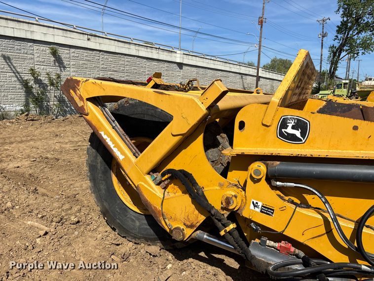 image for item DT0154 John Deere 1812C scraper