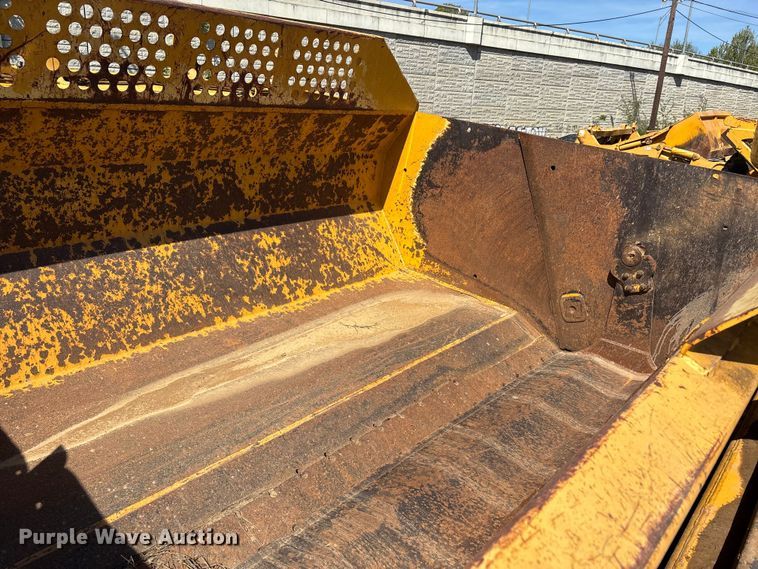 image for item DT0154 John Deere 1812C scraper