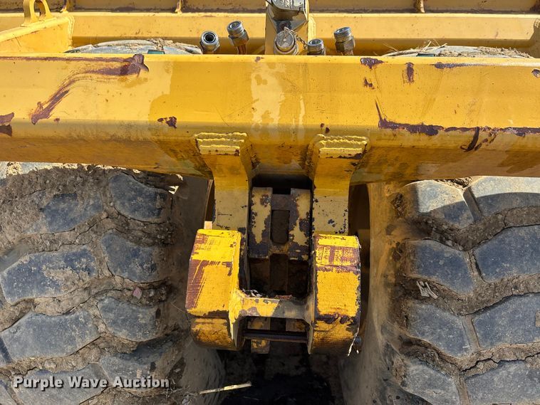 image for item DT0154 John Deere 1812C scraper