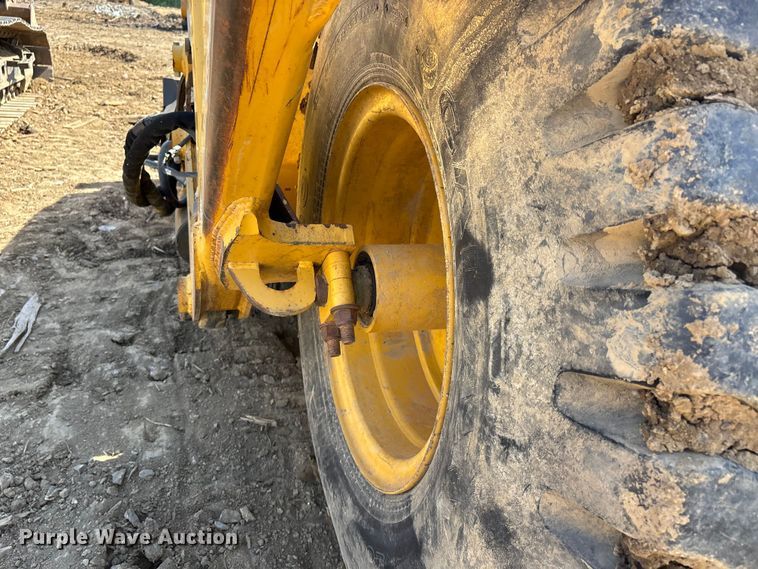 image for item DT0154 John Deere 1812C scraper