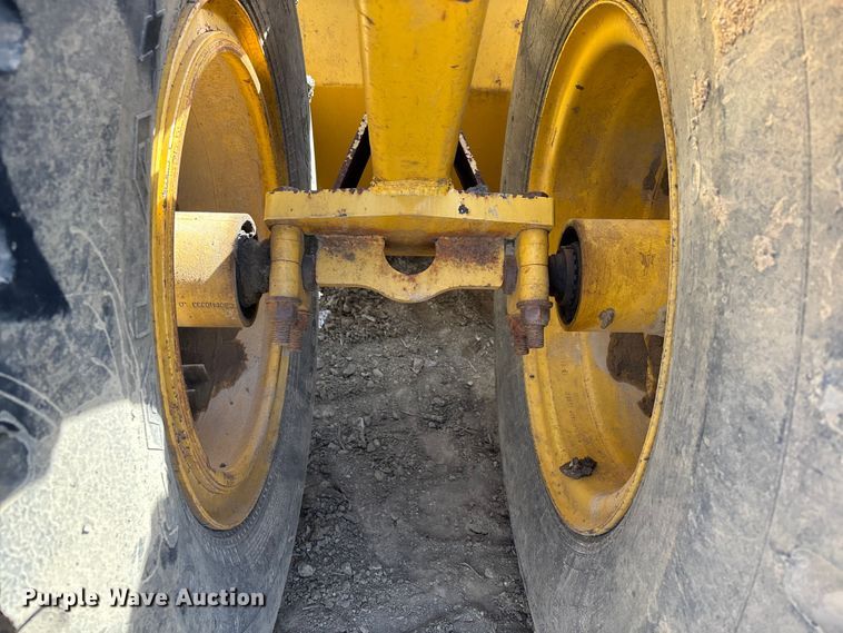 image for item DT0154 John Deere 1812C scraper