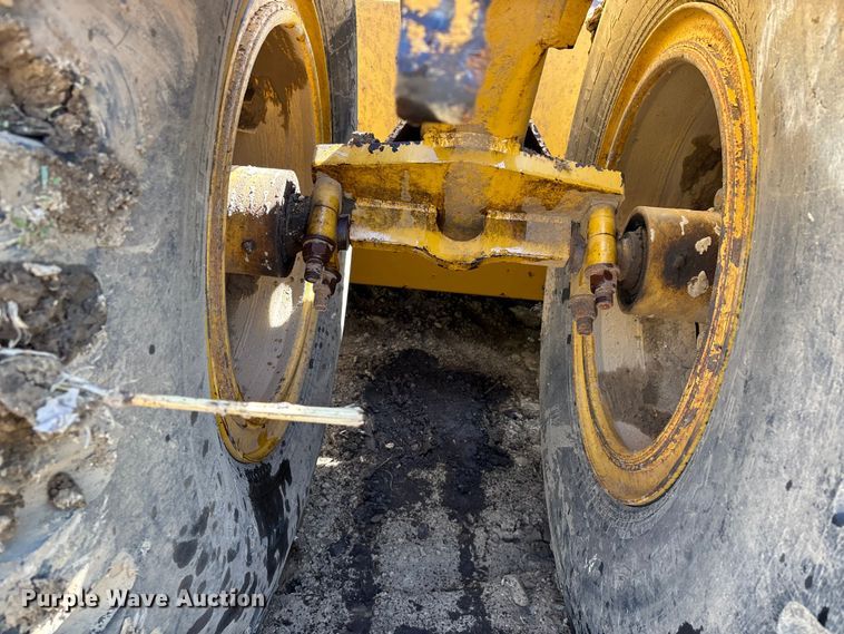 image for item DT0154 John Deere 1812C scraper