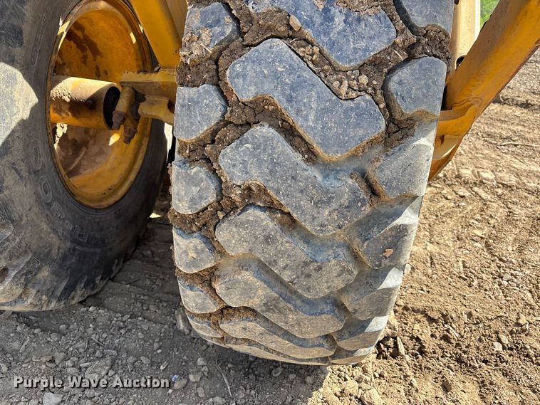 image for item DT0154 John Deere 1812C scraper