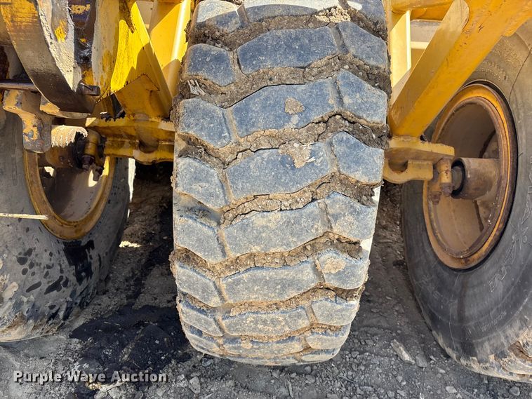 image for item DT0154 John Deere 1812C scraper