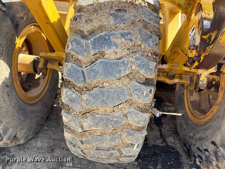 image for item DT0154 John Deere 1812C scraper