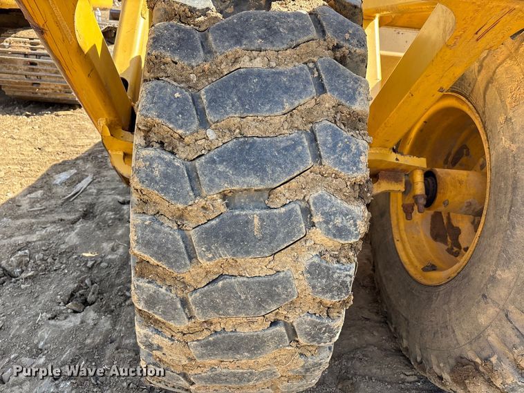 image for item DT0154 John Deere 1812C scraper