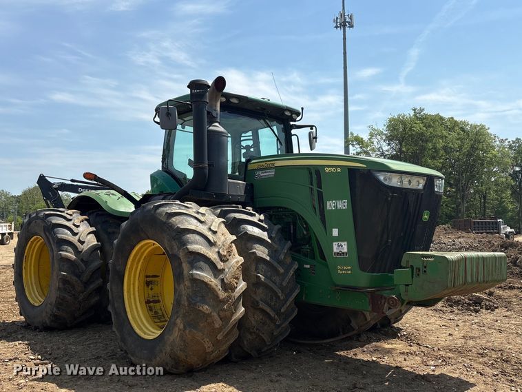 image for item DT0156 2014 John Deere 9510R Scraper Special  4WD tractor