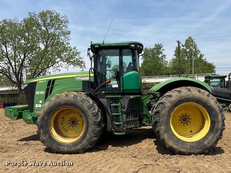 image for item DT0156 2014 John Deere 9510R Scraper Special  4WD tractor
