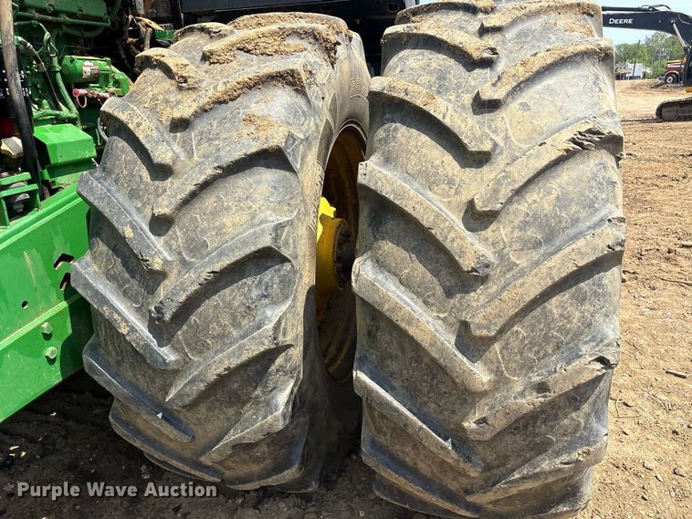image for item DT0156 2014 John Deere 9510R Scraper Special  4WD tractor
