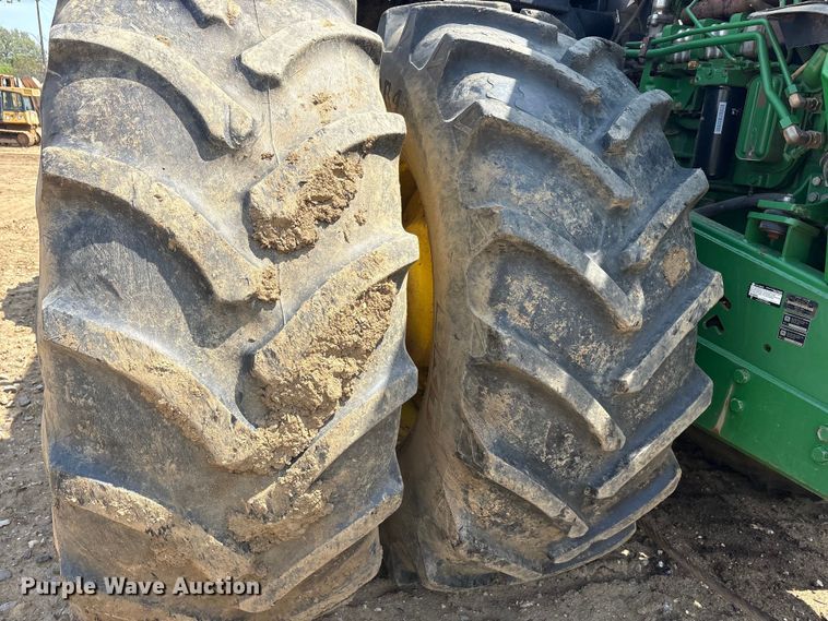 image for item DT0156 2014 John Deere 9510R Scraper Special  4WD tractor