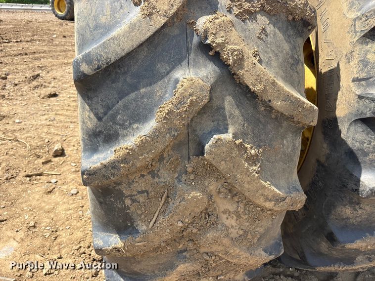 image for item DT0156 2014 John Deere 9510R Scraper Special  4WD tractor