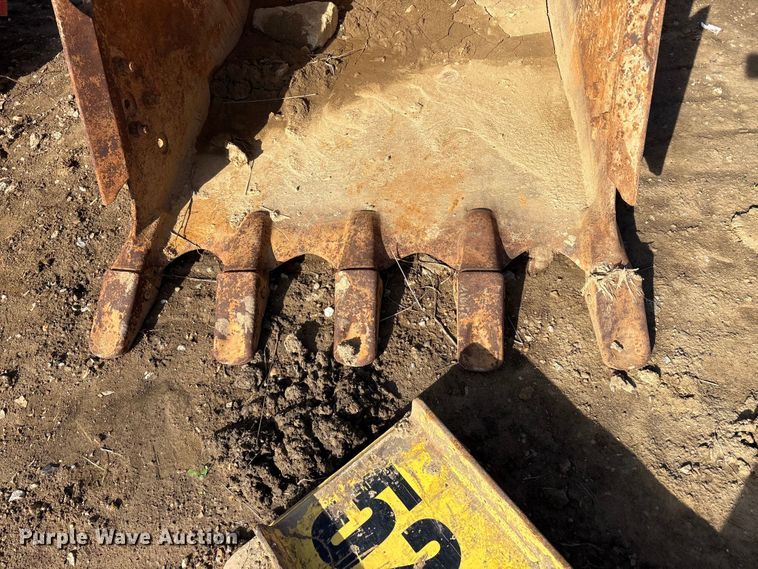 image for item DT0159 Excavator bucket