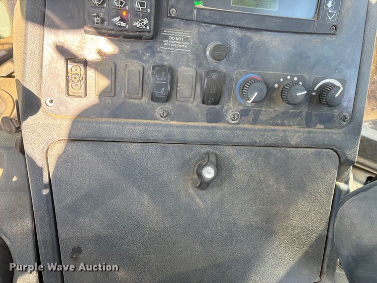 image for item DT0165 2013 John Deere 310SK backhoe