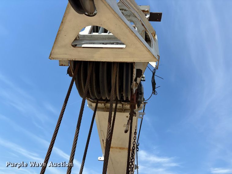 image for item DT0167 2006 Spandeck 14010 crane