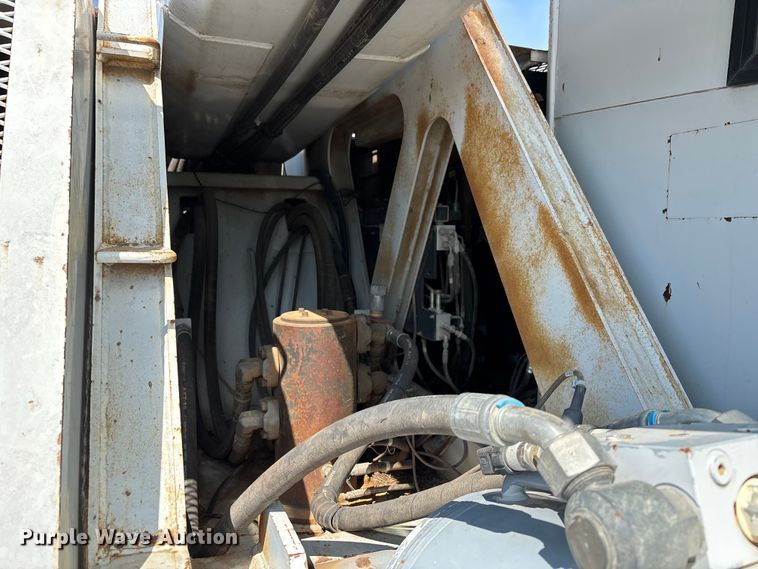 image for item DT0167 2006 Spandeck 14010 crane