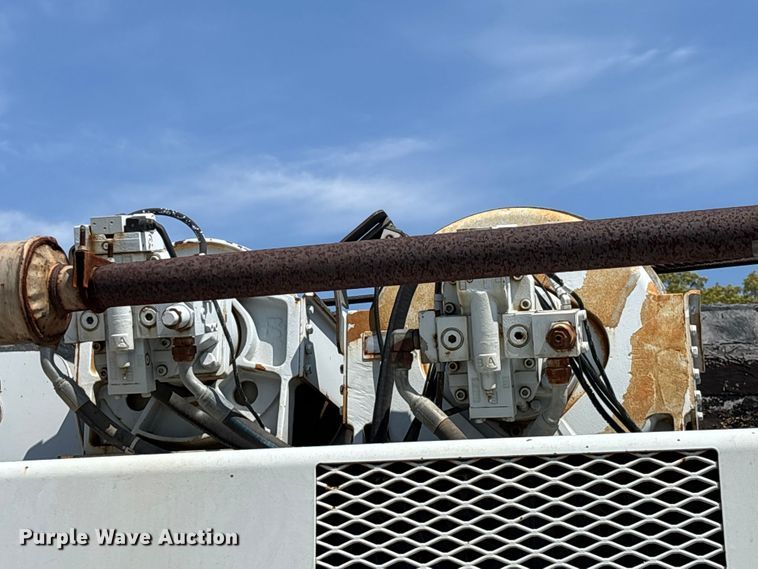 image for item DT0167 2006 Spandeck 14010 crane