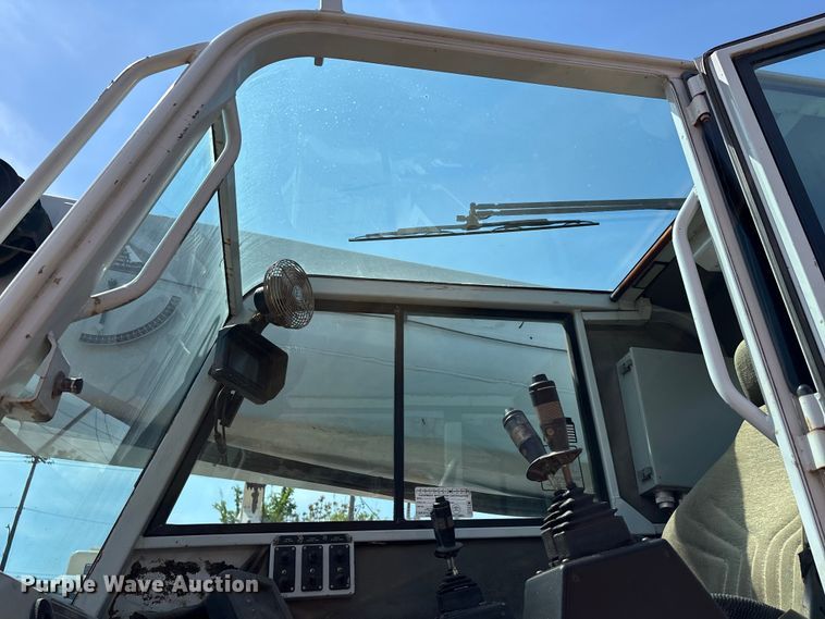 image for item DT0167 2006 Spandeck 14010 crane