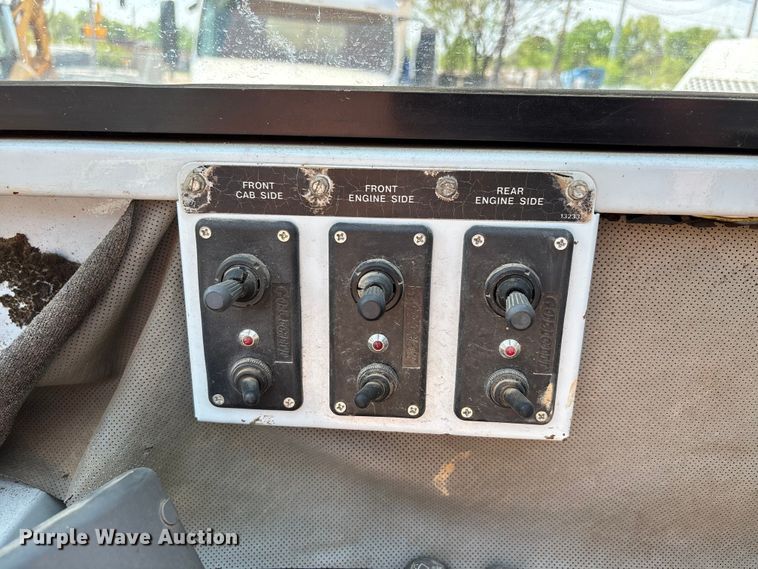 image for item DT0167 2006 Spandeck 14010 crane