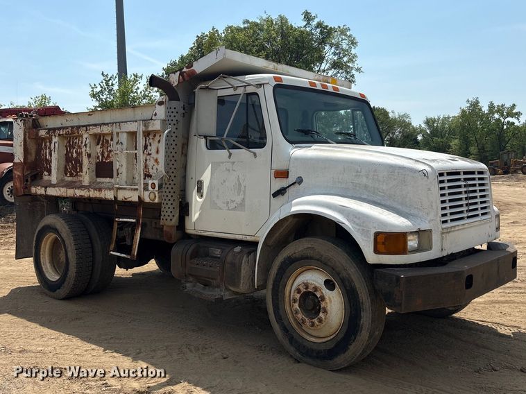 image for item DT0168 2000 International 4700 dump truck