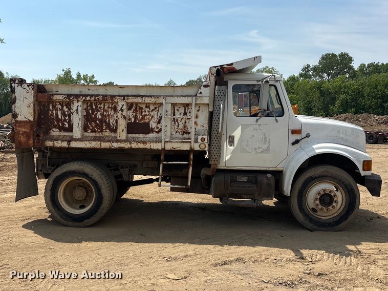image for item DT0168 2000 International 4700 dump truck