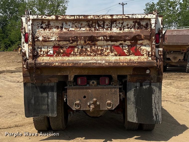 image for item DT0168 2000 International 4700 dump truck