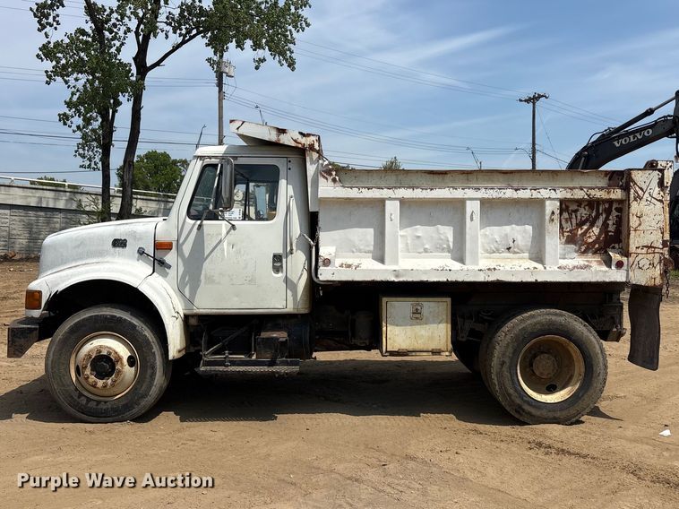 image for item DT0168 2000 International 4700 dump truck