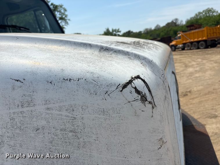 image for item DT0168 2000 International 4700 dump truck