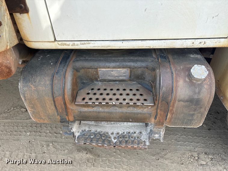 image for item DT0168 2000 International 4700 dump truck
